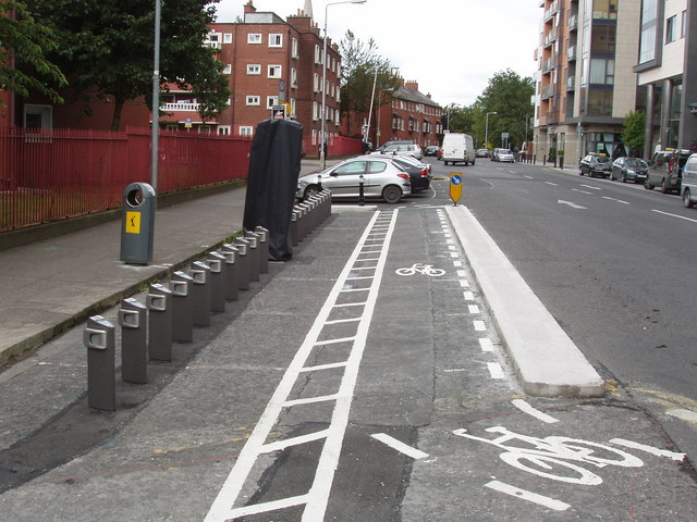 Dublinbikes_stand_(empty)_in_Golden_Lane_-_geograph.org.uk_-_1586584