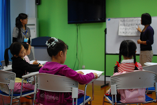 niños en clase