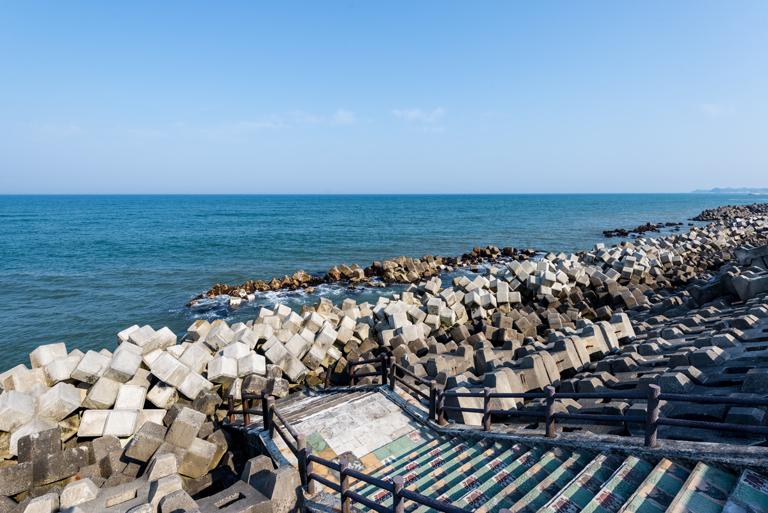 surf-in-fukushima-by-javier-sauras-10