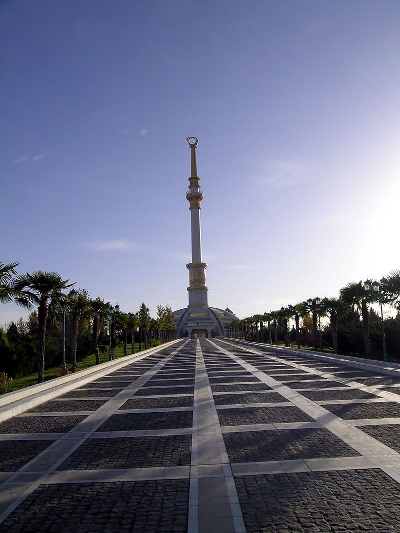 800px-turkmenistan_independence_monument_-_panoramio