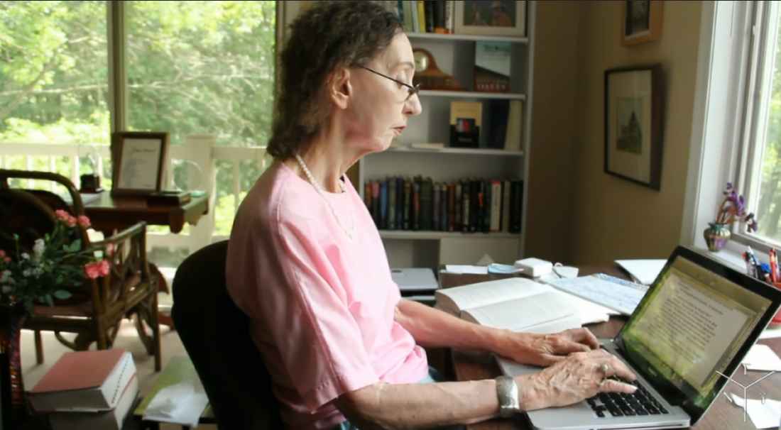 Joyce Carol-Oates en su ventana en vídeo de The New Yorker