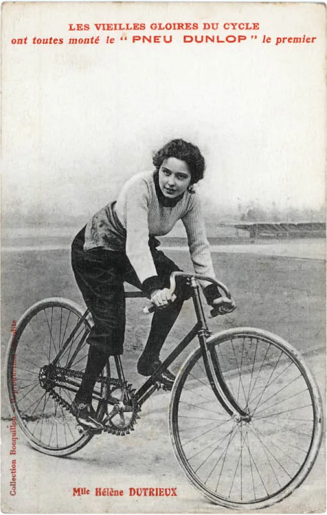 señoras en bicicleta