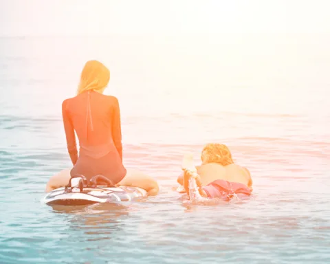 pareja surf canción del verano